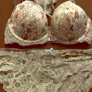 32C Victoria Secret Bra & Panty Set